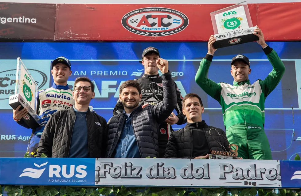 Viotti y Pullaro en el podio de la carrera del TC de Rafaela