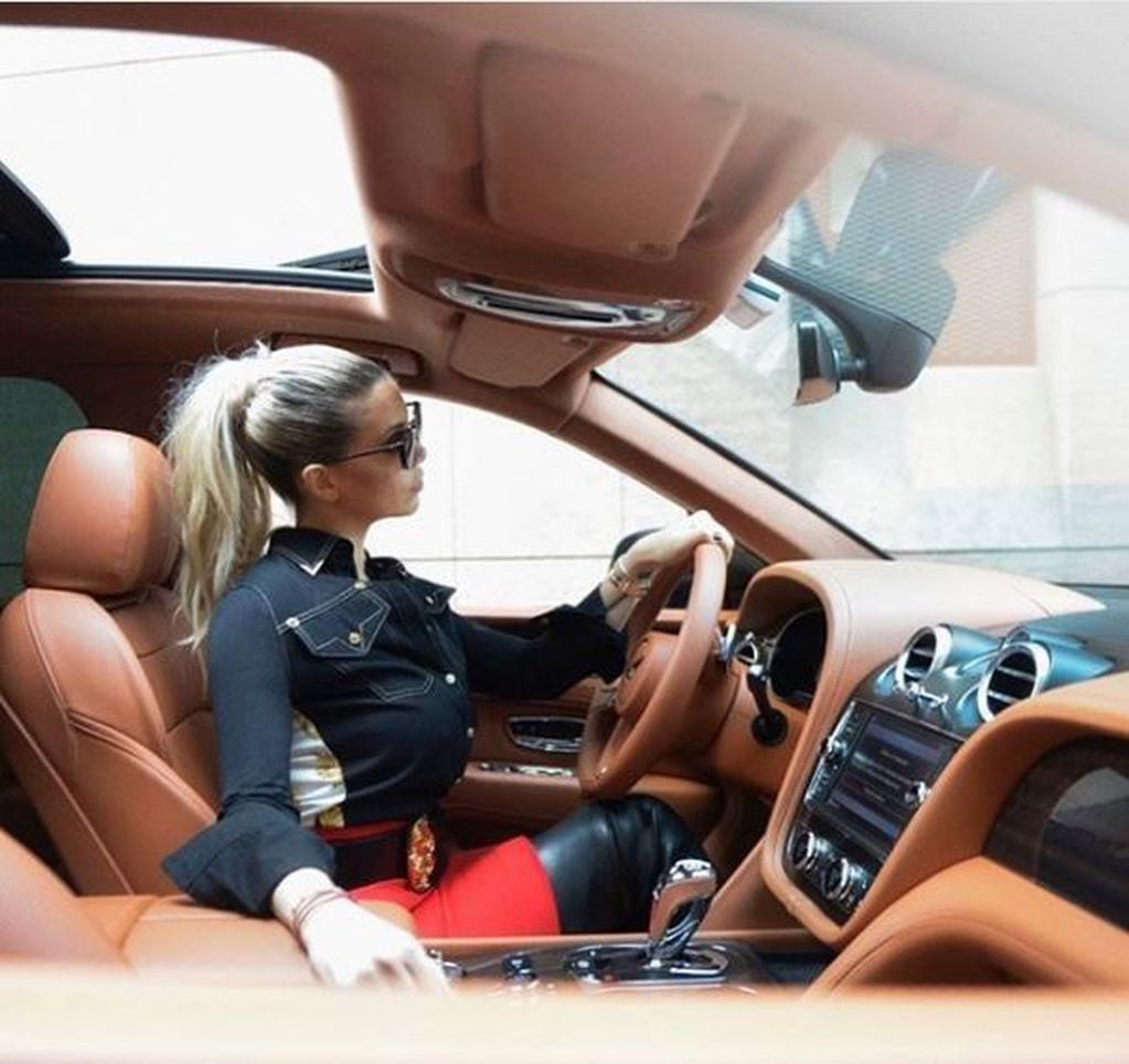 Wanda Nara en un Bentley (Instagram)