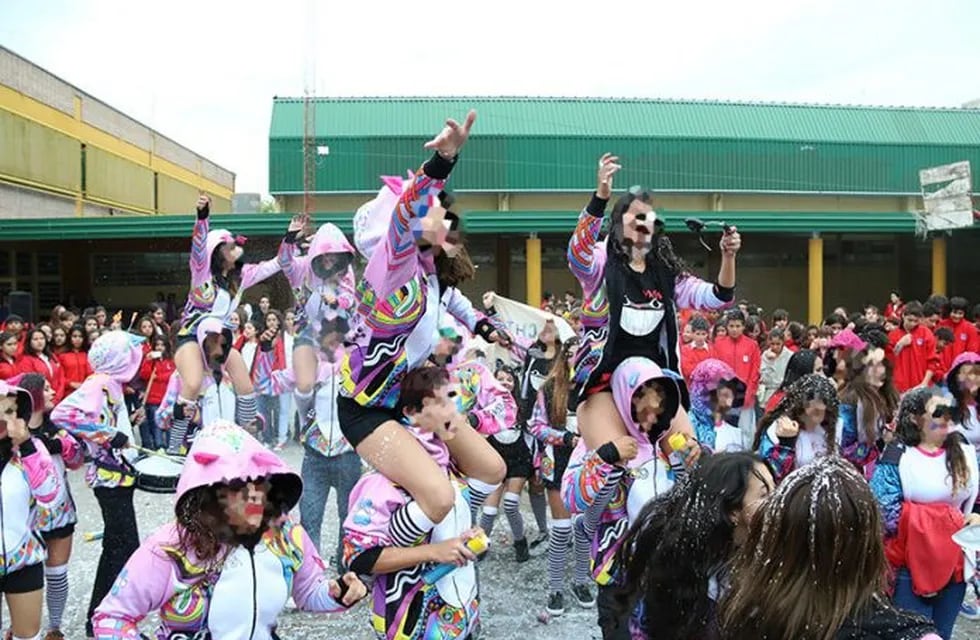 En Santiago del Estero controlarán las presentaciones de los buzos de los colegios