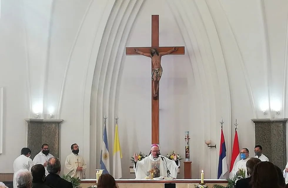 El obispo Damián Bitar encabezó la celebración de las 10 de la mañana.
