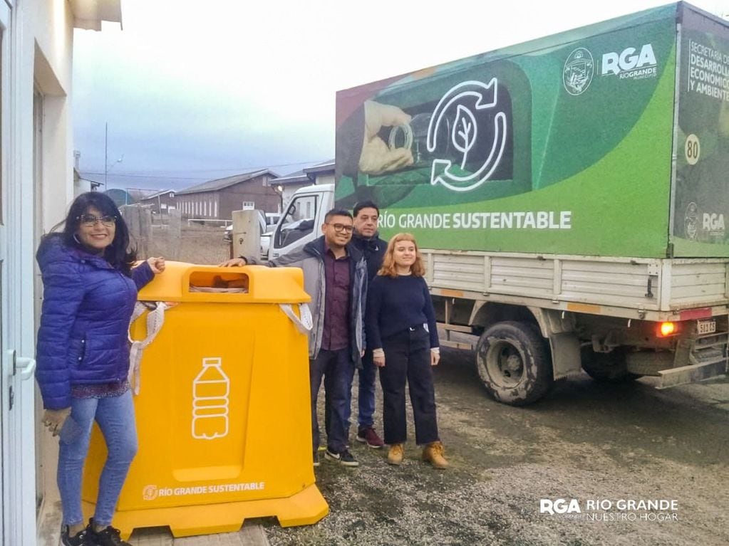 La Municipalidad de Río Grande colocó puntos de reciclaje en toda la ciudad para contribuir con el cuidado del medioambiente.