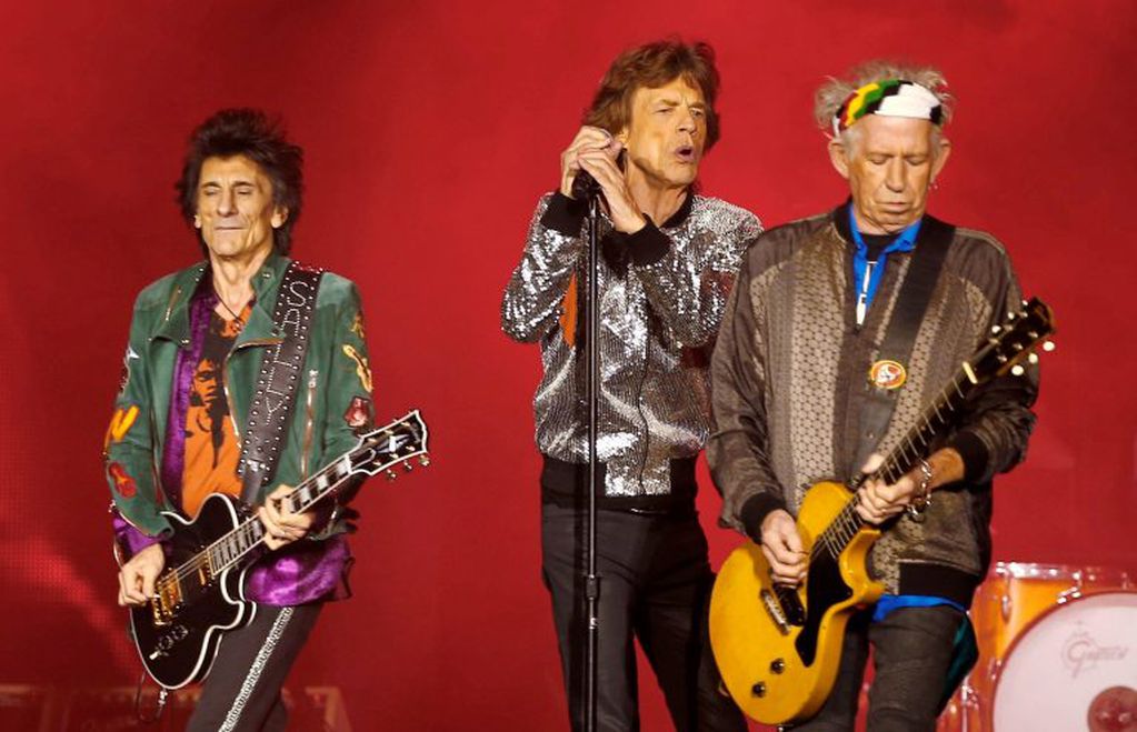 Ron Wood, Mick Jagger y  Keith Richards de los Rolling Stones durante su gira "No Filter" en el Stadtpark de Hamburgo