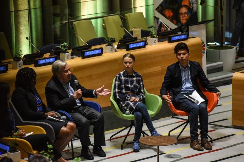 Antonio Guterres el Secretario General de la ONU habla junto a Greta Thunberg y Bruno Rodríguez en la primera convención de la ONU sobre el cambio climático de la juventud. Foto: Stephanie Keith/AFP