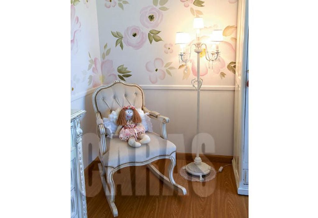 Luciana Salazar mostró el glamoroso cuarto de Matilda. (Foto: Revista Caras)