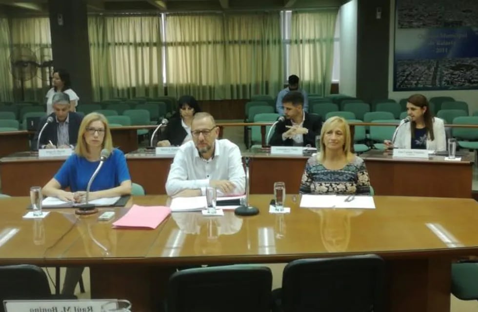 Amalia Galantti, Marcos Corach y Mariana Andereggen expusieron ante el Concejo Municipal en noviembre pasado (Prensa Municipalidad de Rafaela - Concejo Municipal)