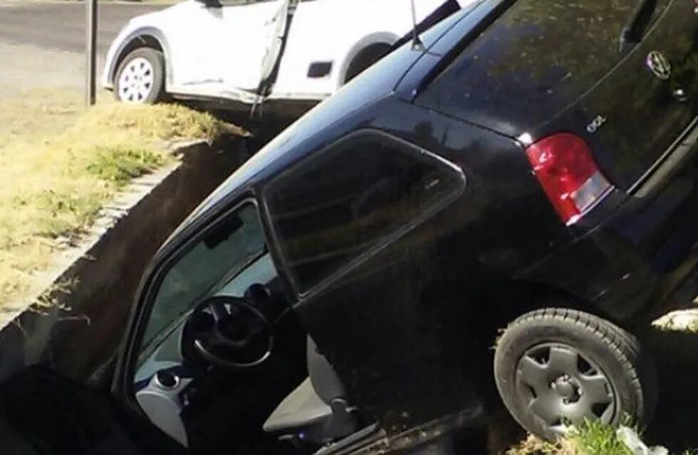 Así quedaron los automóviles involucrados en el accidente que ocurrió en Rivadavia, en la localidad de Medrano.