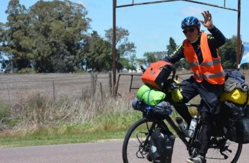 El pampeano de 67 años recorrió toda la ruta 40 en su bicicleta.