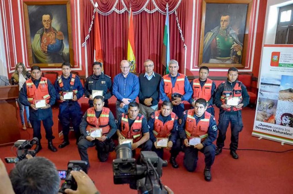 Reconocimiento a bomberos jujeños en Tarija, Bolivia