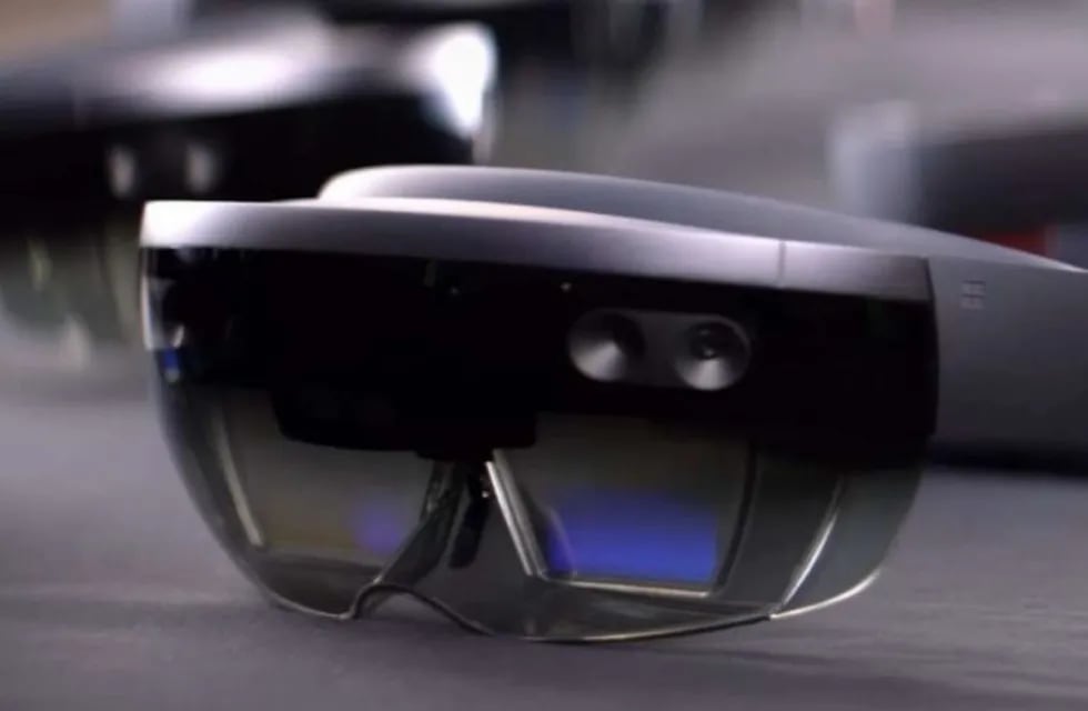 El casco de realidad aumentada Microsoft ya cumplió un año (Clarín)
