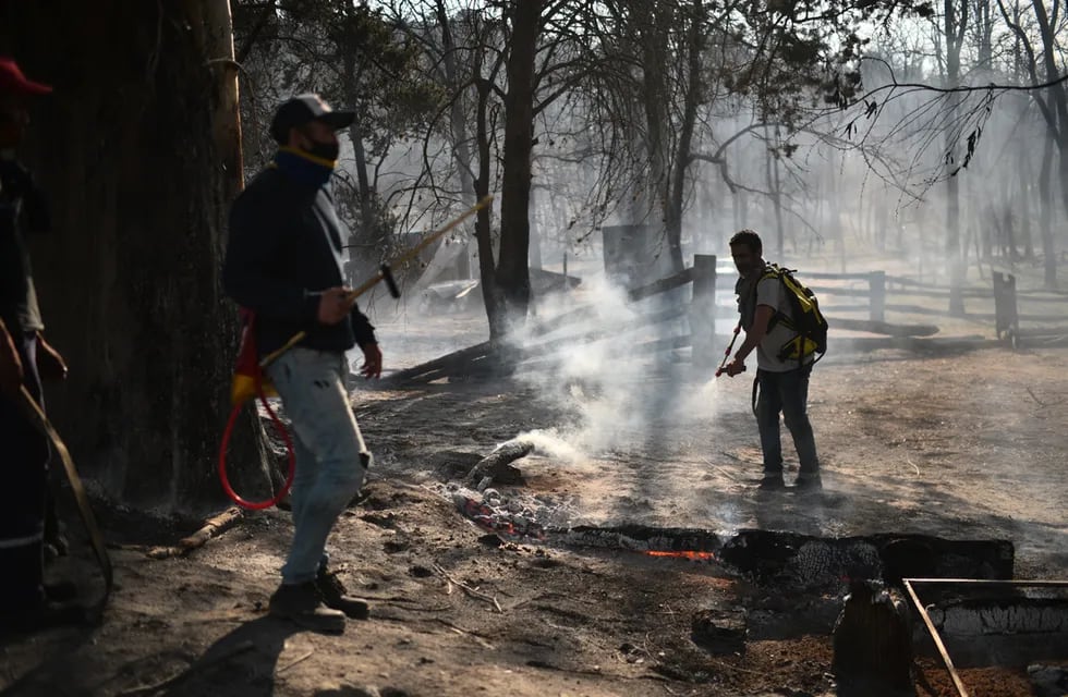 Incendios en las sierras de Córdoba en el Valle de calamuchita Potrero de Garay y Atos Pampa 18 agosto2021