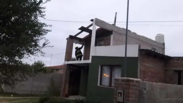 Achiras. Voló el techo de una vivienda en a causa del viento. (Puntal)