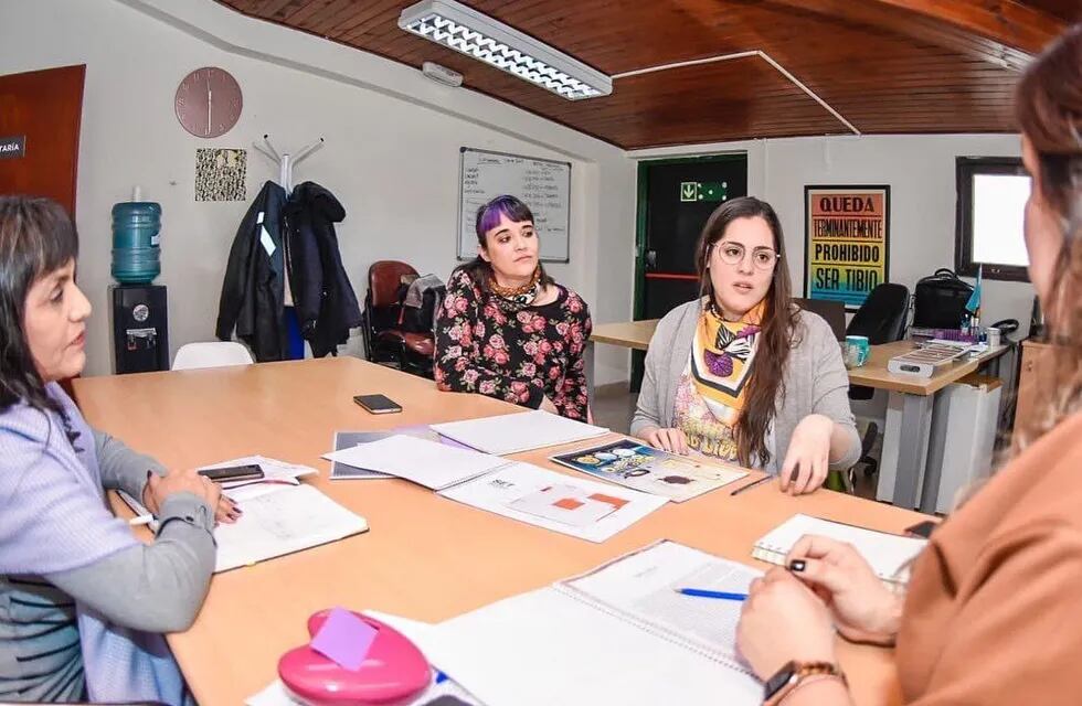 La secretaria de Cultura y Educación, Belén Molina, mantuvo una reunión con la directora del cortometraje, Carina Gavalda