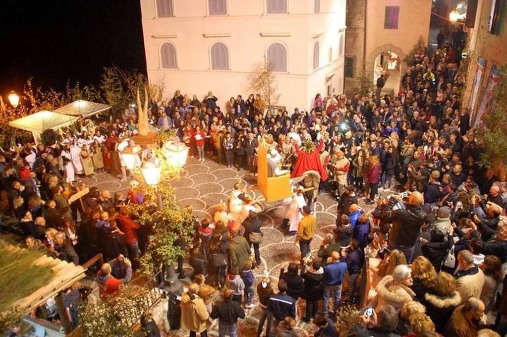 Postal de la Festa dei Cornuti ("fiesta de los cornudos", en español) en Rocca Canterano, Italia.