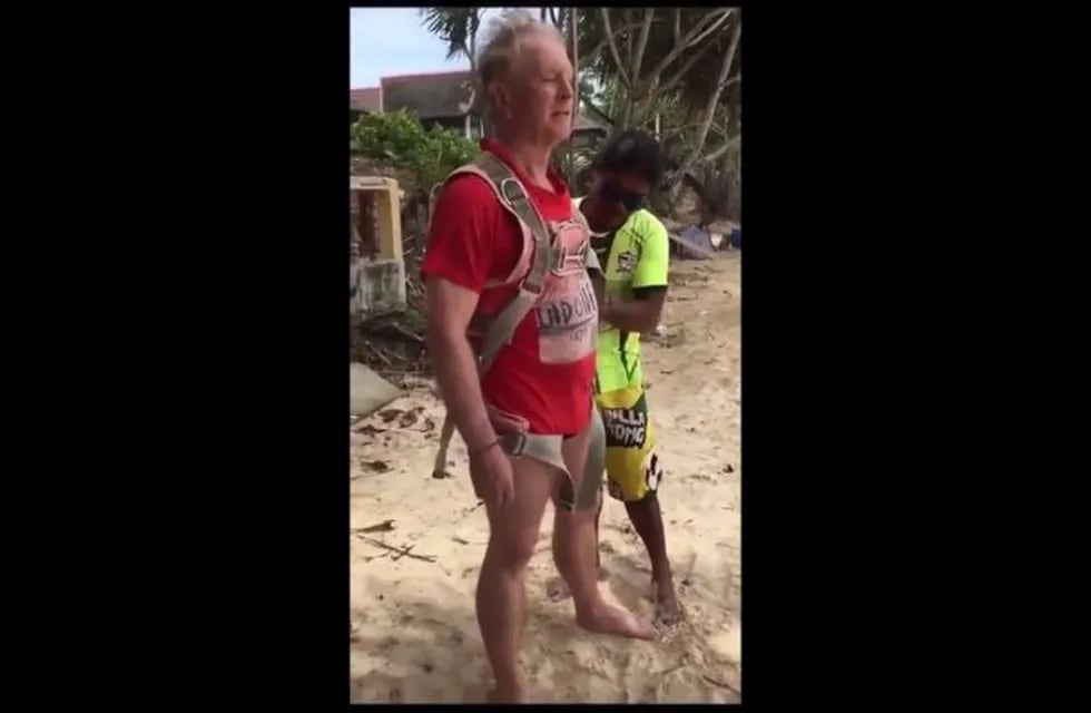 Muere turista australiano haciendo parasailing en Tailandia.