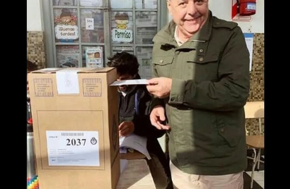 Alfredo De Angeli - Votó en Gualeguaychú\nCrédito: Vía Gchú