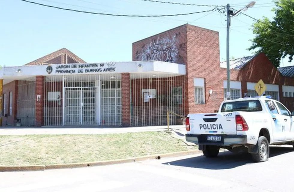 Padres de un jardín de infantes de El Jagüel intentaron linchar a dos maestros por presunto abuso de menores.