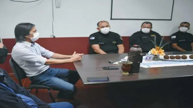Reunión con personal policial para delinear acciones en Montecarlo