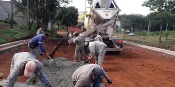 Oberá: el municipio realiza obras sobre el puente en el arroyo Mbotaby