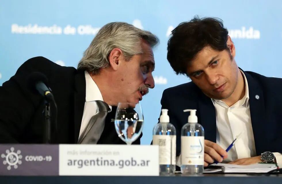 Argentine President Alberto Fernandez (L) talks to Buenos Aires Province Governor Axel Kicillof as they offer a press conference to announce new measures regarding the lockdown to slow the spread of the novel coronavirus COVID-19, at Olivos Residence in Olivos, north of Buenos Aires, on May 23, 2020. - The pandemic has killed at least 338,128 people worldwide since it surfaced in China late last year, according to an AFP tally at 1100 GMT on Saturday based on official sources. (Photo by Alejandro PAGNI / AFP)