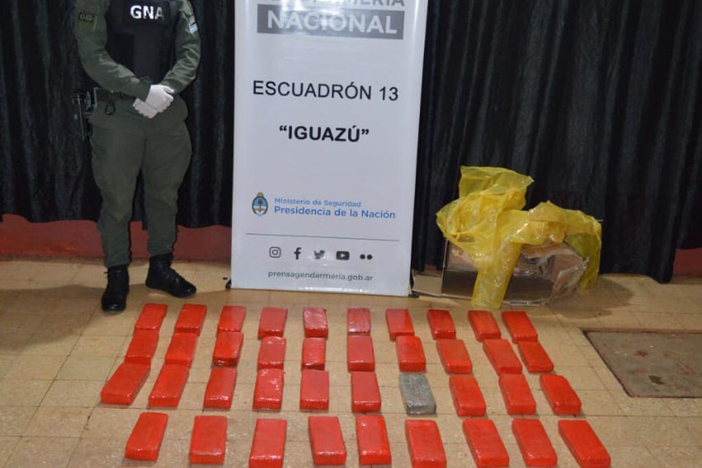 Incautan millonario contrabando de marihuana en Puerto Iguazú.