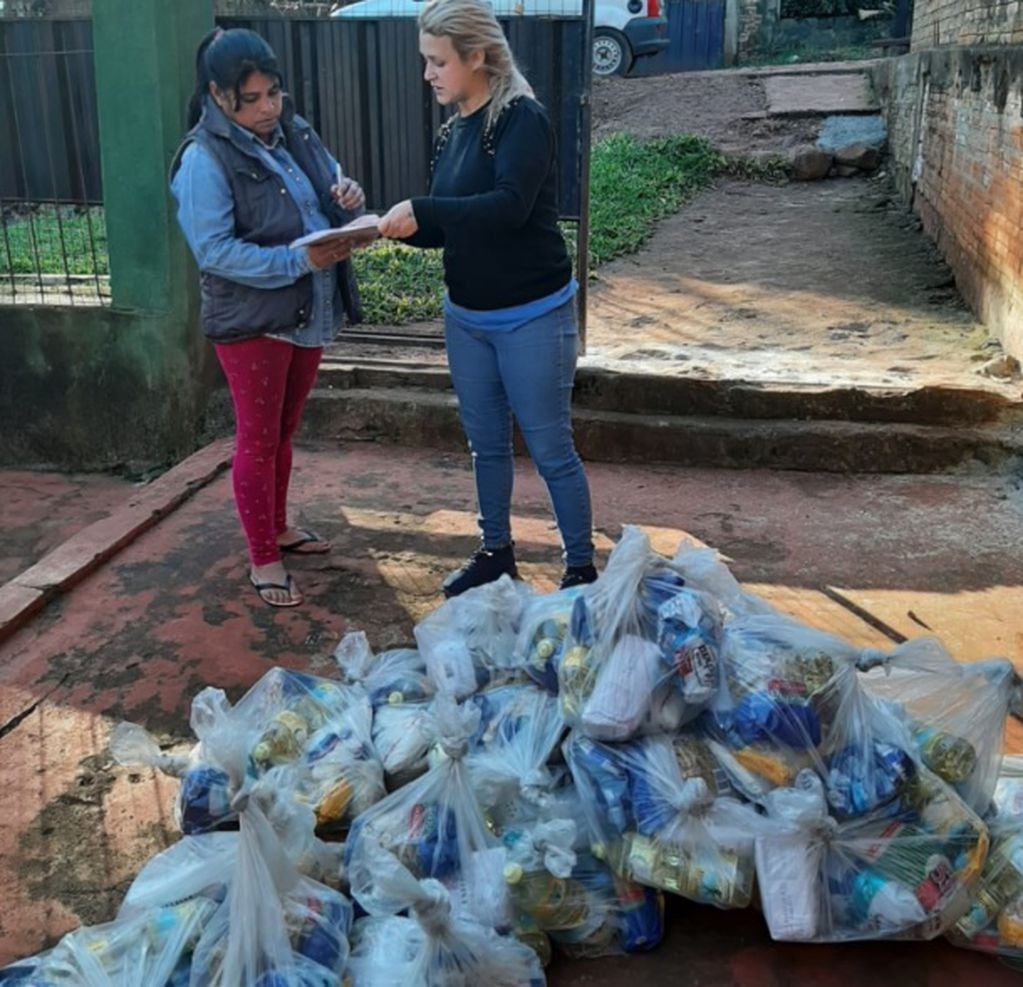 Hicieron entrega de alimentos a varios merenderos de Puerto Iguazú.