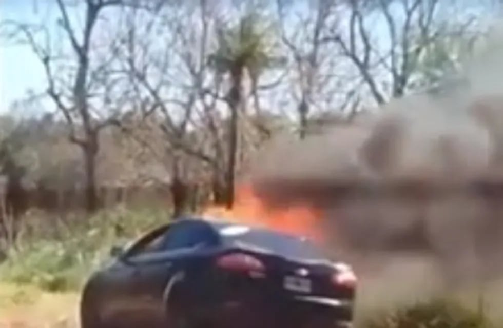Se incendió un vehículo mientras circulaba por la ruta en Posadas.