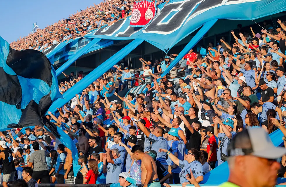 La hinchada de Belgrano se prepara para la Copa Sudamericana.