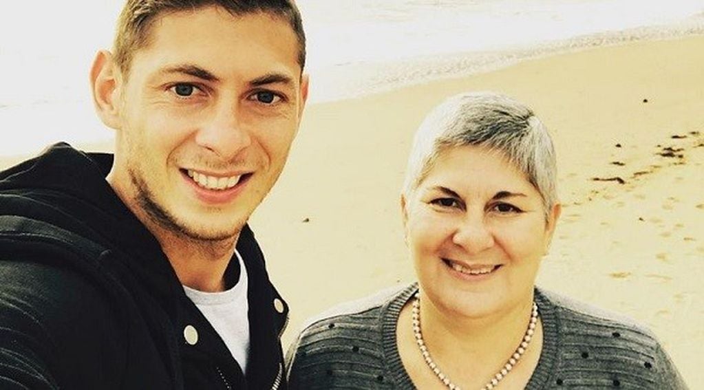 Emiliano Sala y su mamá.