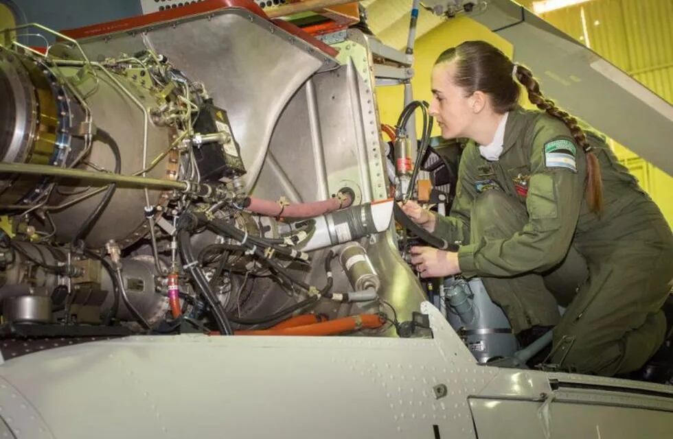 La primera mujer Mecánica en Aviación de la Gendarmería es obereña.