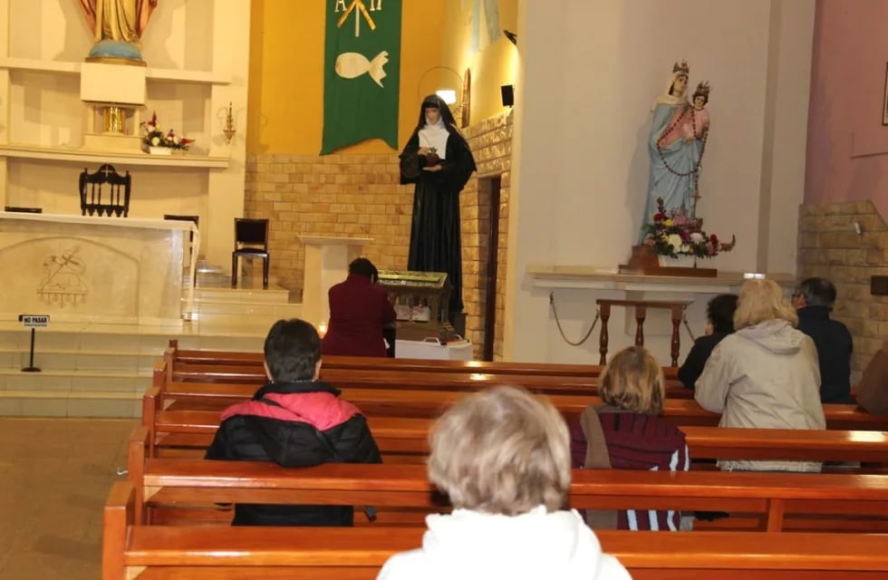 General Alvear. La feligresía católica se acercó a venerar las reliquias de Santa Margarita María de Alacoque.