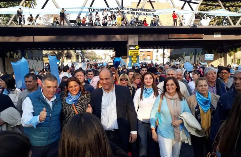 Manzur y Jaldo estuvieron presentes en la marcha contra la legalización del aborto en Tucumán.