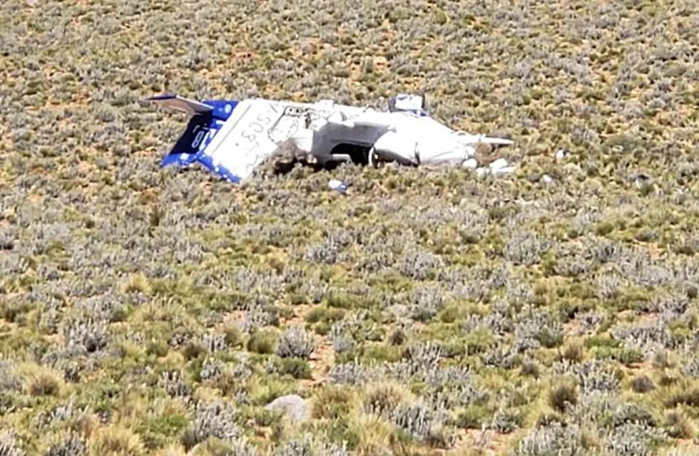 Afortunadamente los cinco tripulantes de la aeronave resultaron con heridas leves. La avioneta resultó con graves daños. Gentileza Los Andes