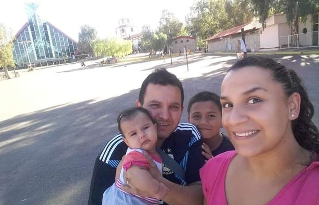 Jorgelina junto a su familia.