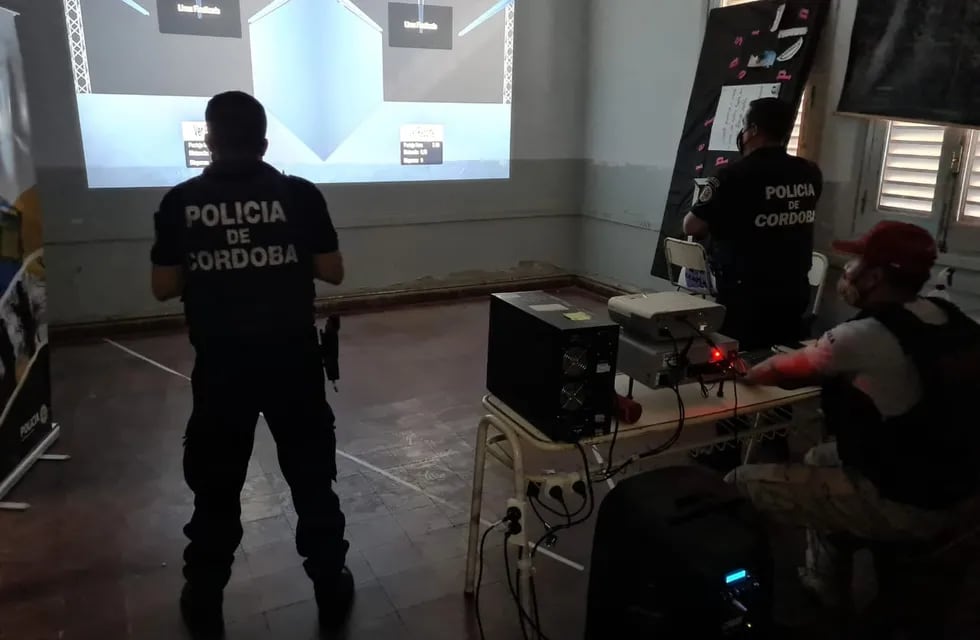 La Policía se capacita mediante el uso de polígonos virtuales creados por la UTN (Policía de Córdoba)
