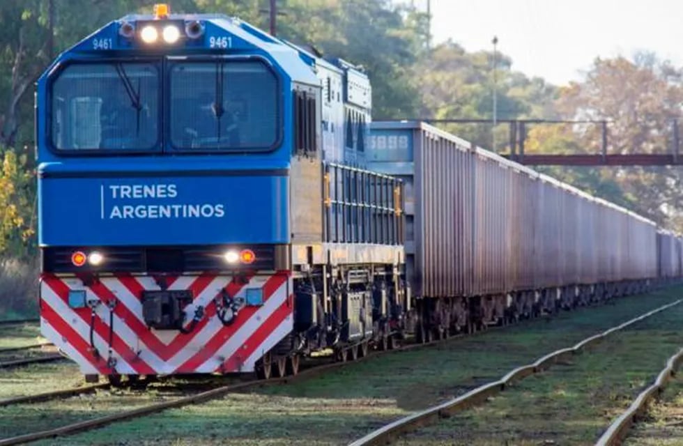 Un convoy de carga de Trenes Argentinos de Carga, uno de los cuales llega a Garupá.