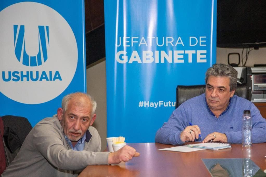 Omar Becerra felicitó a los y las estudiantes, y a sus familias. También expresó palabras hacia en rector de la institución.