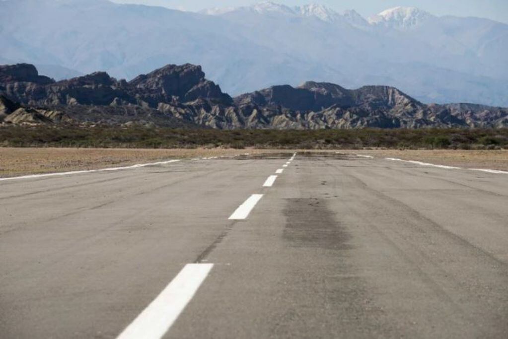La gobernadora Corpacci inauguró la pista de aterrizaje en Santa María (Foto: El Esquiú)