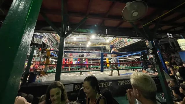 Bar de Tailandia con un ring