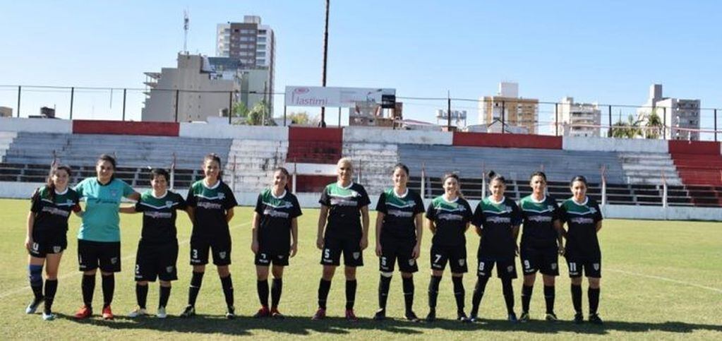 El Brete, con su equipo, le ganó a Candelaria en cancha de Guaraní este domingo y se mantiene en el tercer puesto de la Zona A. (Liga Posadeña)