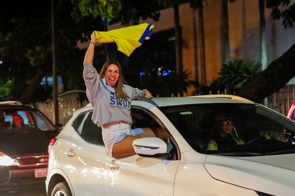 Ecuatorianos celebran en las calles la victoria de Guillermo Lasso