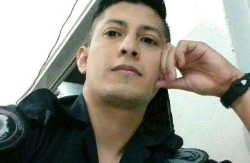 Isaías Correa, el policía que fue baleado por delincuentes en Parque Chacabuco, murió este martes. (Foto: Clarín)