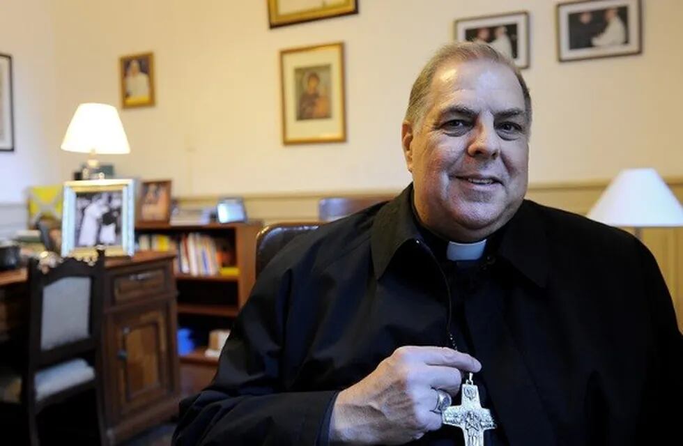 Alberto Bochatey, el arzobispo de La Plata e instructor de la causa.