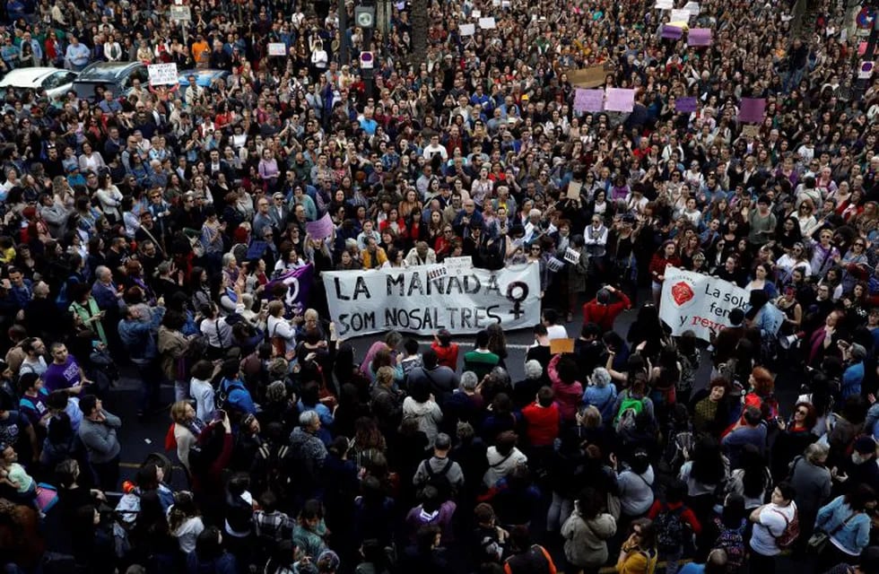Miles de personas se manifestaron en protesta por la sentencia contra los cinco jóvenes integrantes de \