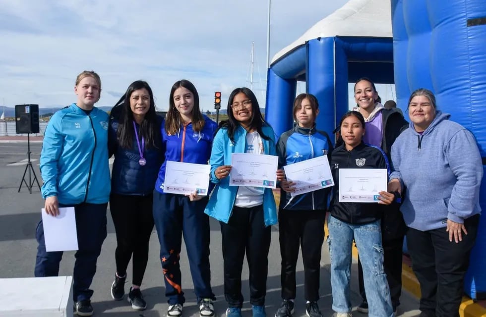 Reconocen en Ushuaia a mujeres deportistas