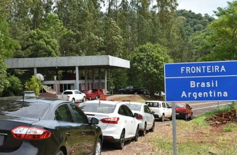 Finalmente, se habilita el paso fronterizo terrestre de argentinos hacia Brasil.