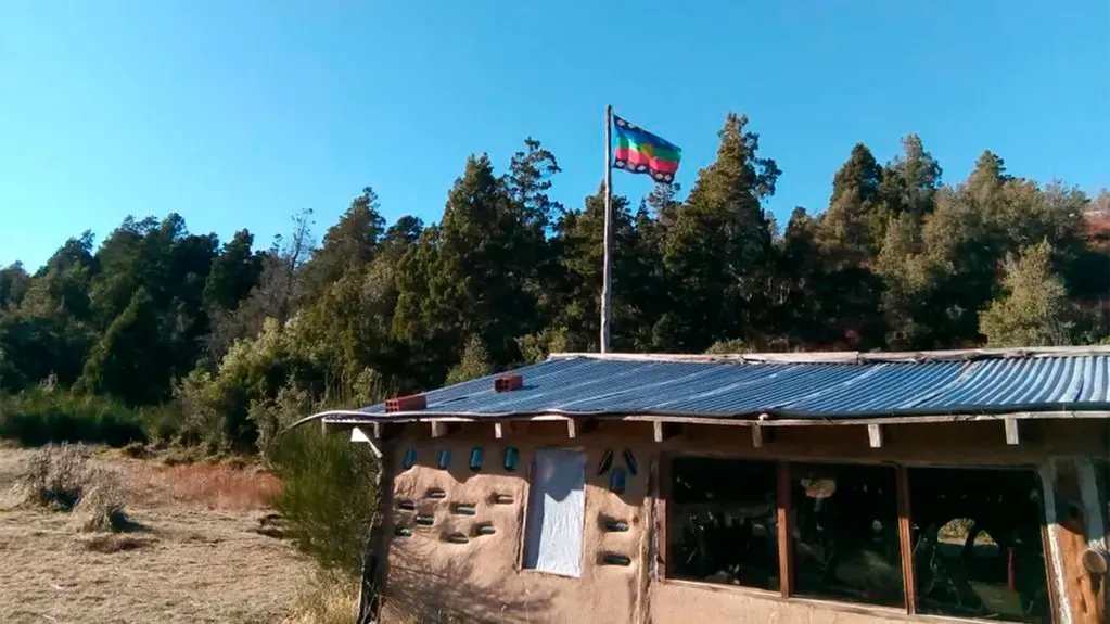 Mapuches convocaron a izar su bandera en la Universidad Nacional de Comahue.