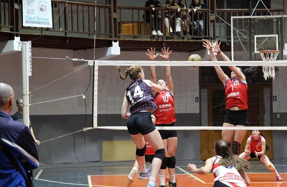 La Semifinal Femenino Vóley Clausura fue para COP.