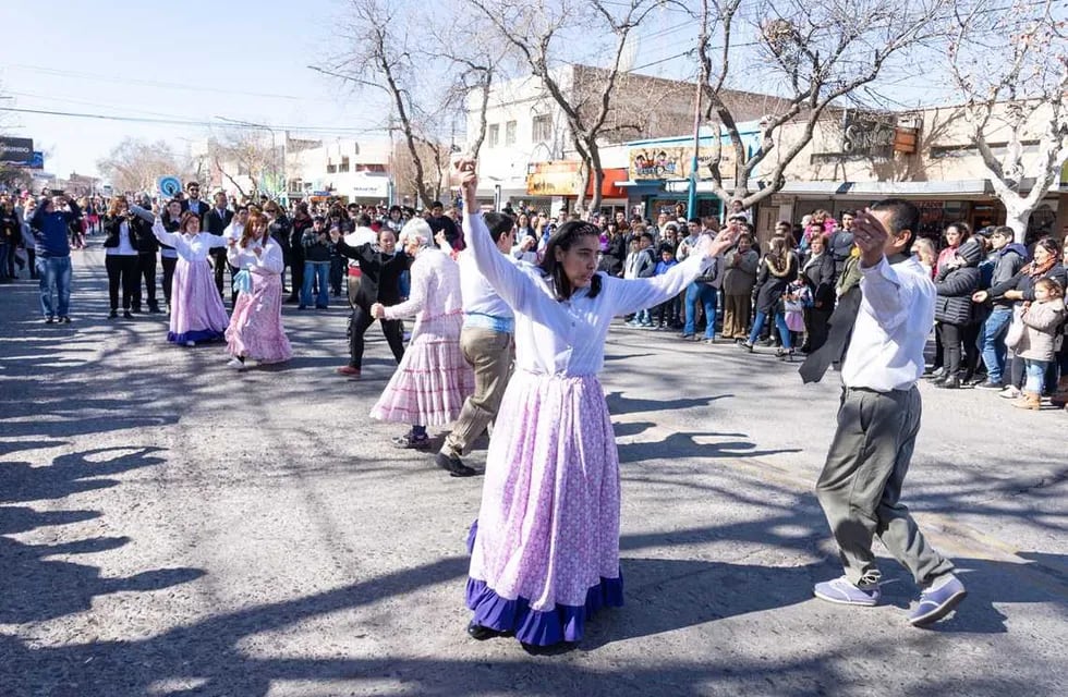Vuelve el tradicional desfile aniversario en General Alvear