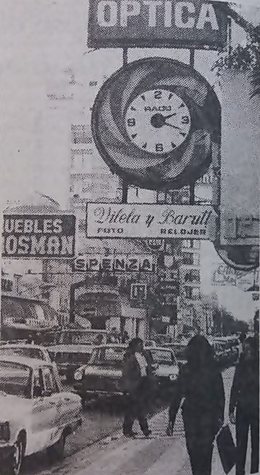 relojes - Foto La Voz del Pueblo - Centro de Tres Arroyos década de 1980