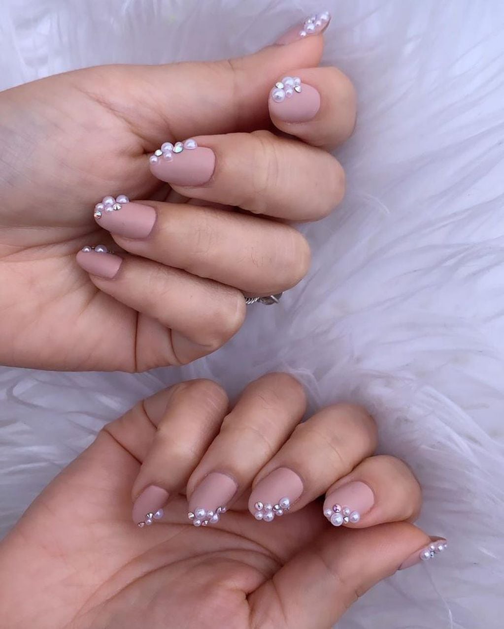 Perlas en las uñas, la tendencia que se impone esta primavera (Foto: Instagram)